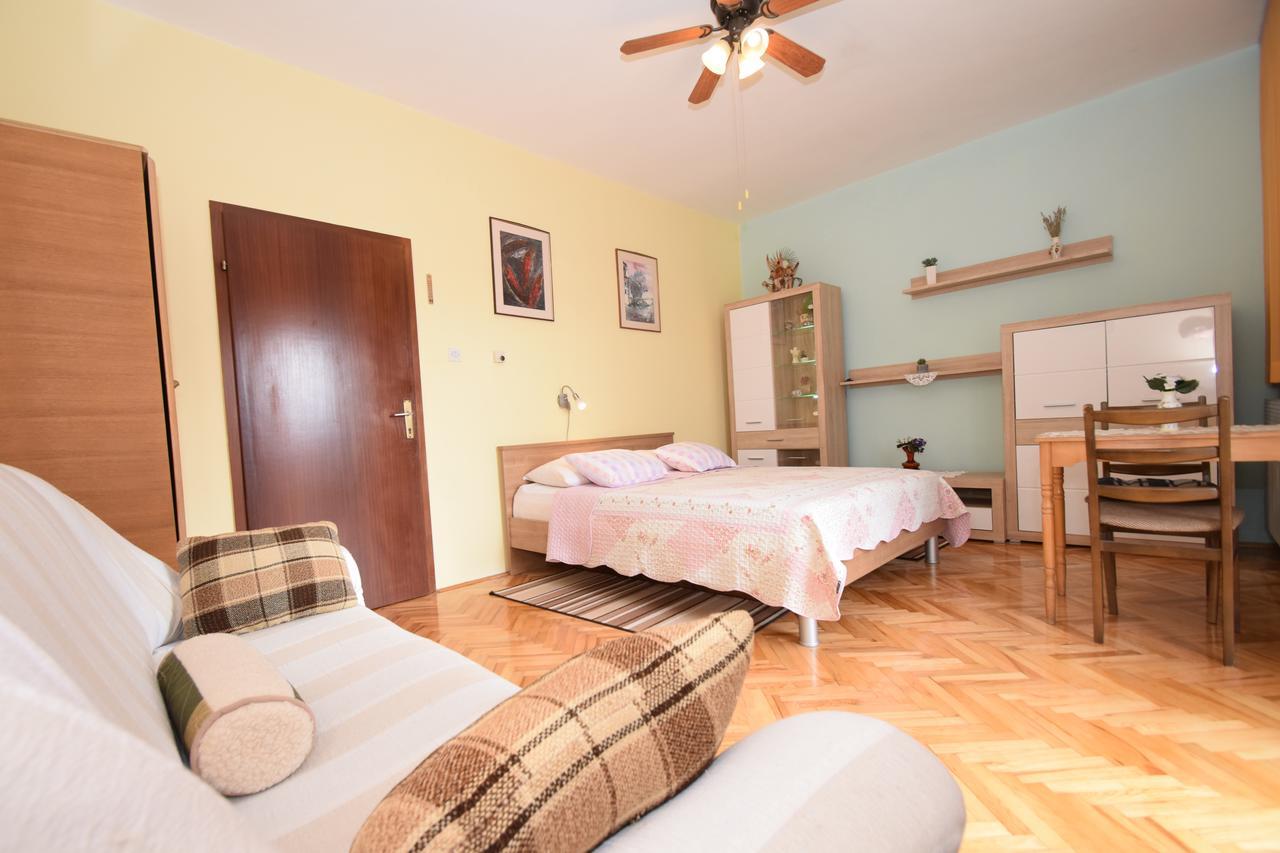 Apartments Mira Starigrad Paklenica Zimmer foto