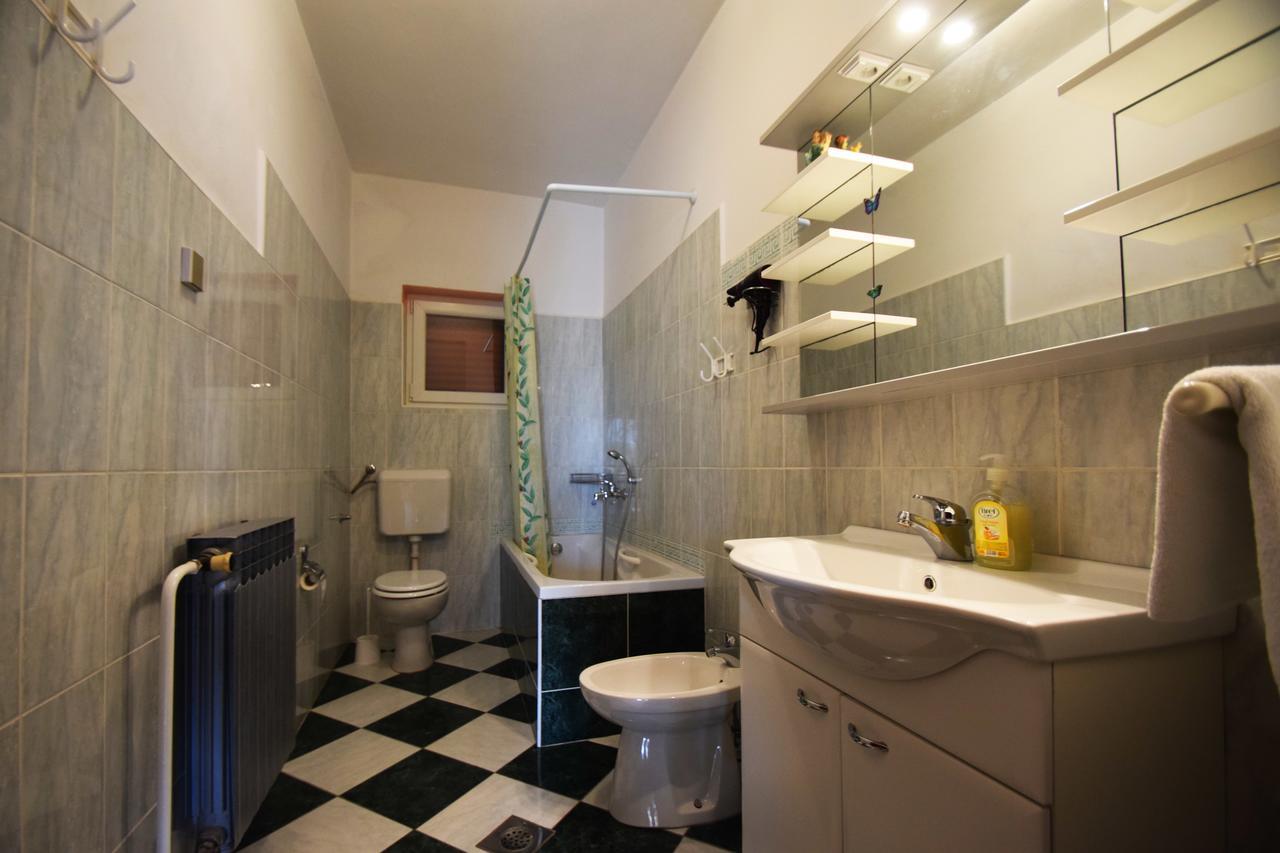 Apartments Mira Starigrad Paklenica Zimmer foto
