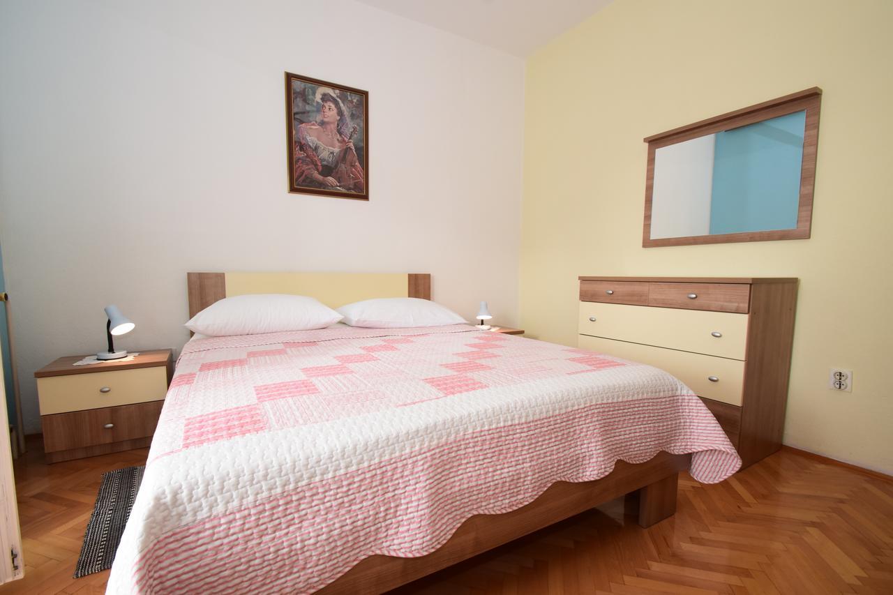 Apartments Mira Starigrad Paklenica Zimmer foto