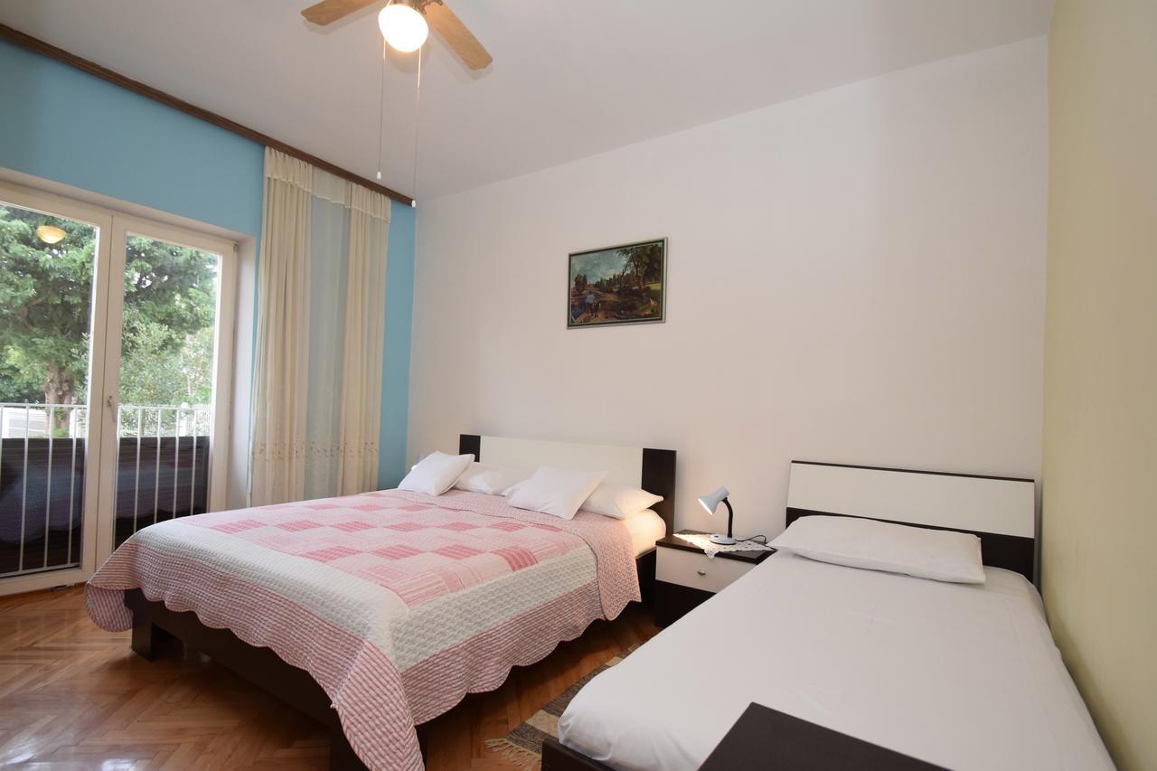 Apartments Mira Starigrad Paklenica Zimmer foto