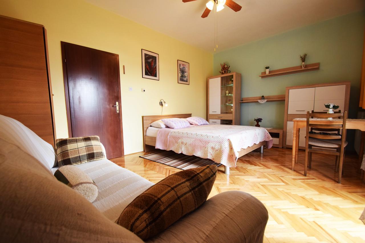 Apartments Mira Starigrad Paklenica Zimmer foto