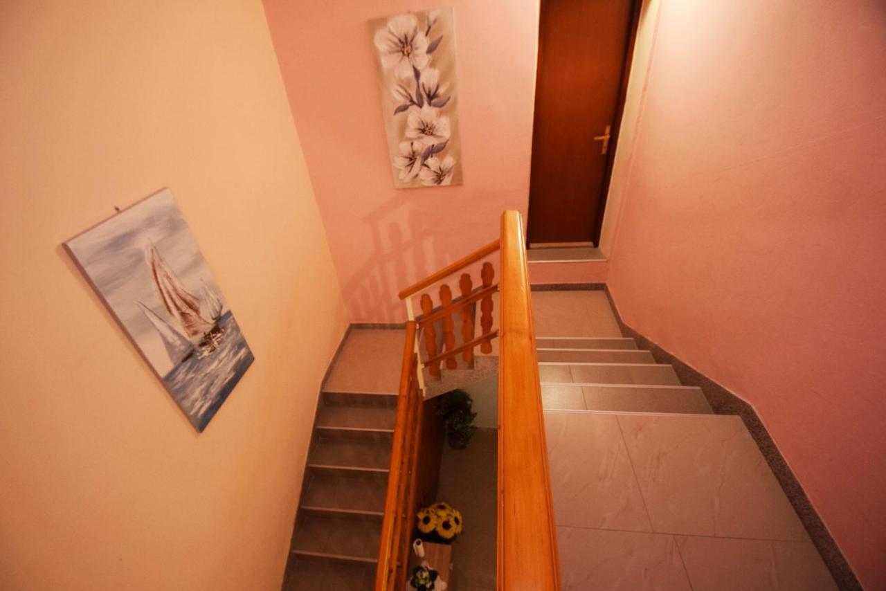 Apartments Mira Starigrad Paklenica Exterior foto