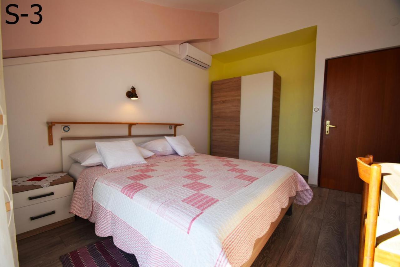 Apartments Mira Starigrad Paklenica Exterior foto
